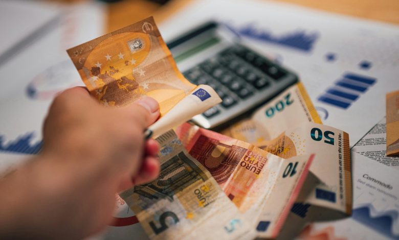 How to Get Cashback on Airline Ticket Purchases