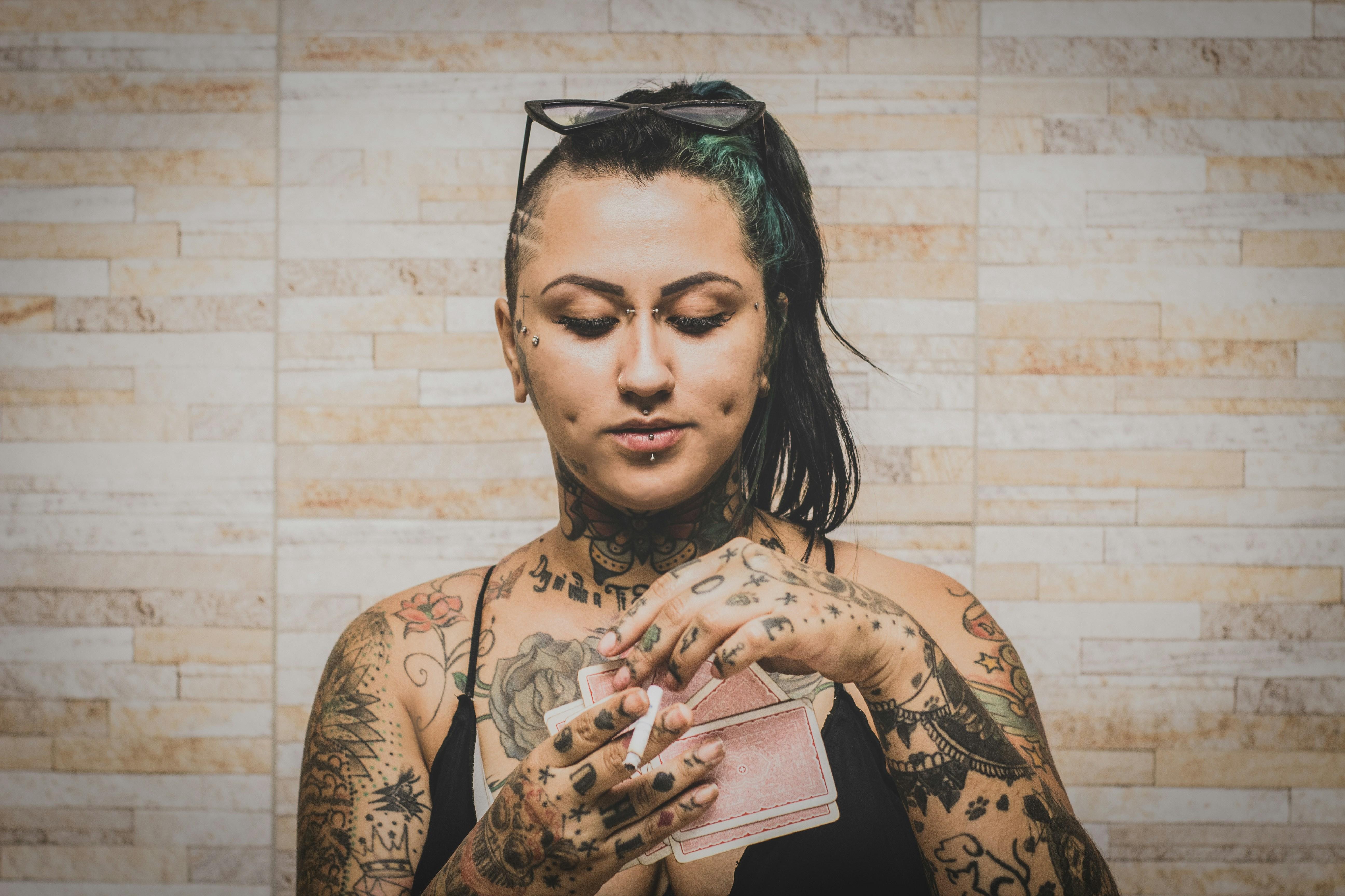 Decoding the Fine‌ Print: How ⁢Rewards ​Cards May Disadvantage ⁣the Credit-Wise
