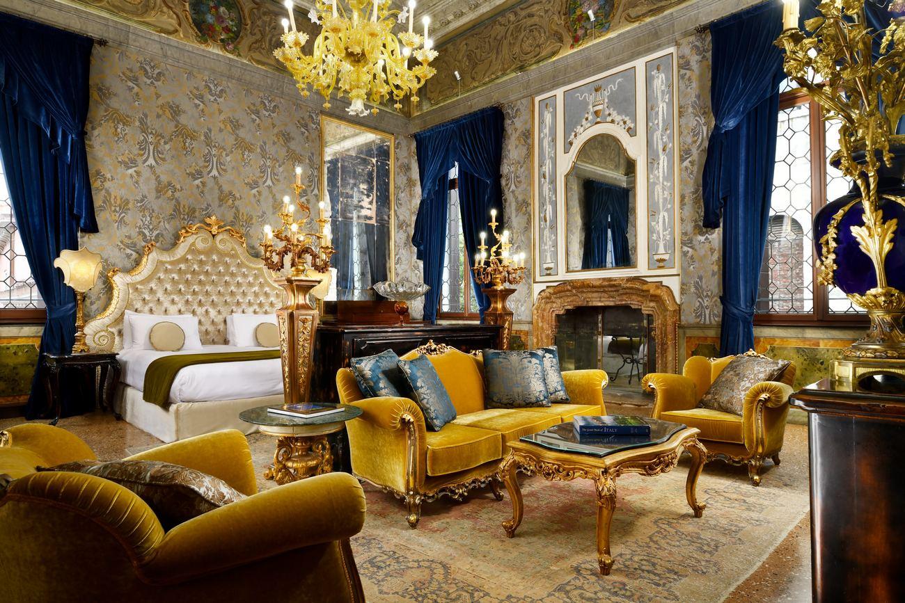 Unveiling Hidden Gems: Luxurious Stays Near Iconic Theme Parks