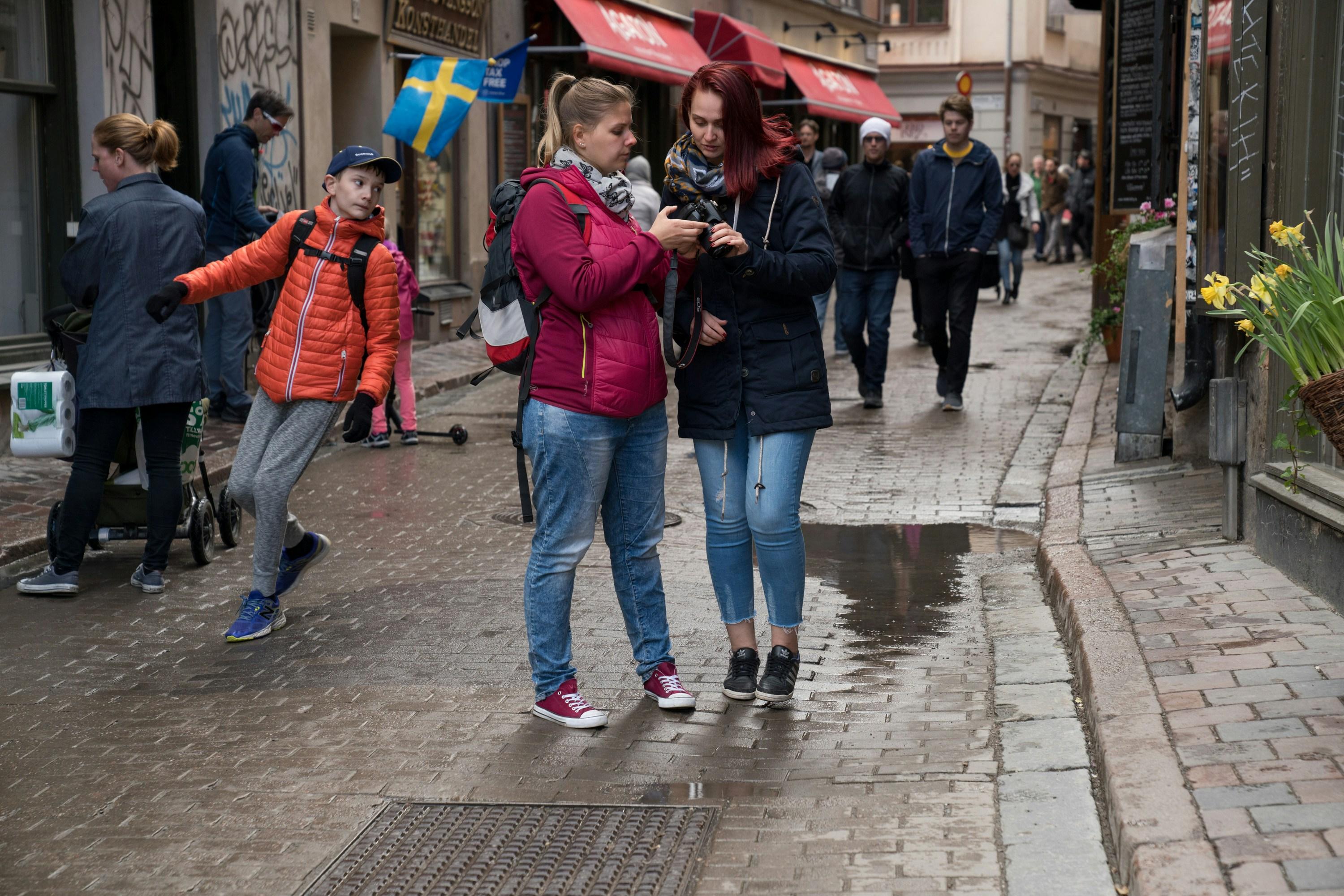 Expert Recommendations for Reward-Avid Travelers
