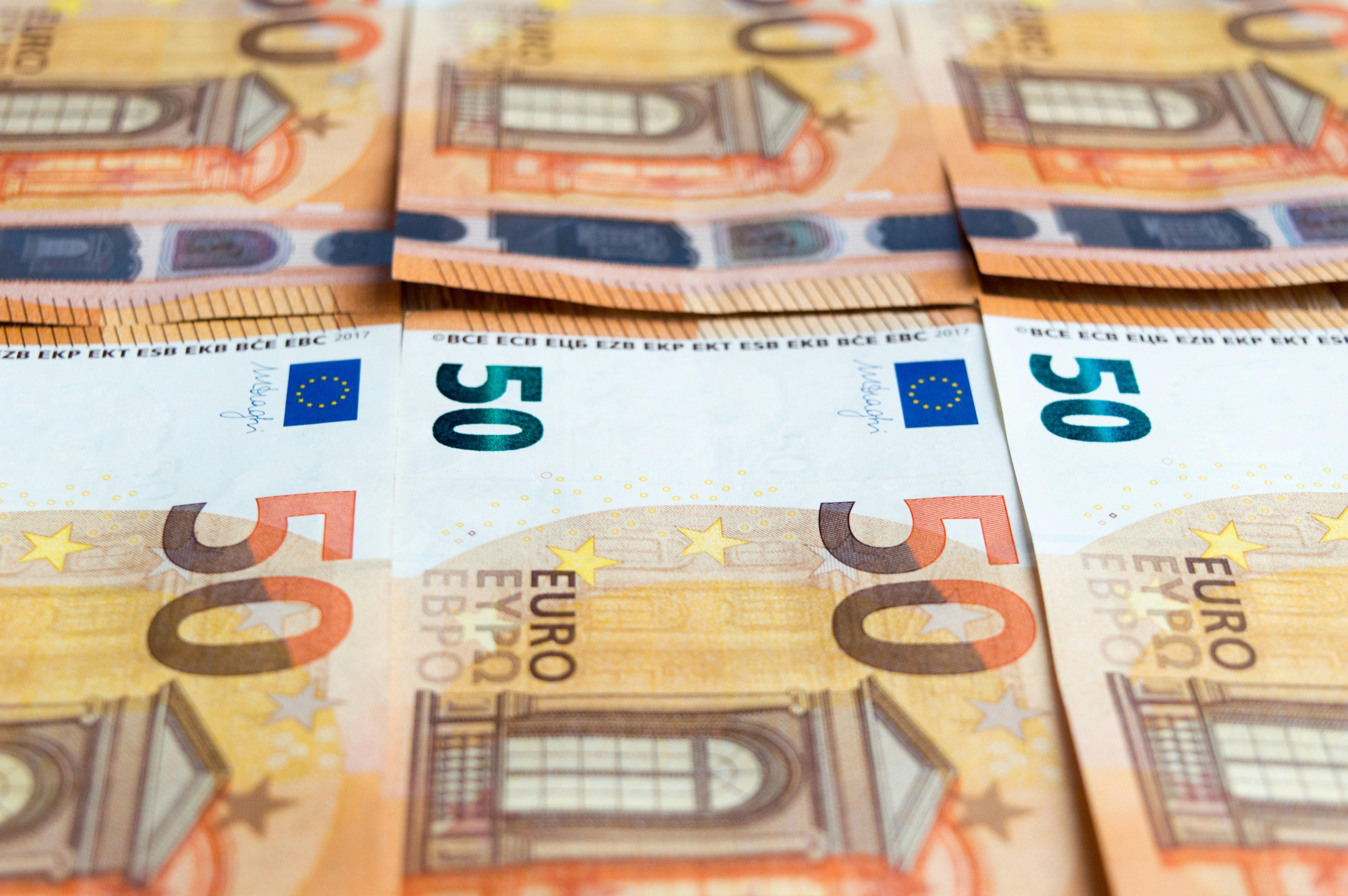 Strategic Spending: Tips for Choosing Between Cash and Points